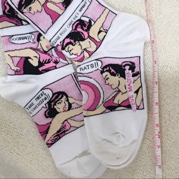 ❣️SOLD❣️NWOT 90’s Steve Madden girl comic socks - Picture 7 of 7